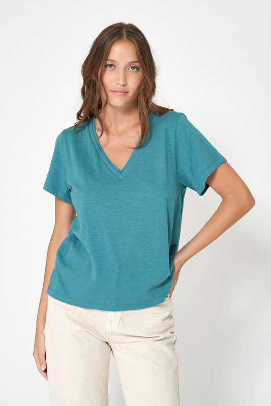 Camiseta flamé manga corta y escote pico