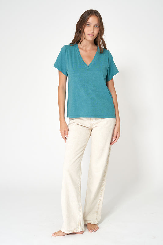 Camiseta flamé manga corta y escote pico