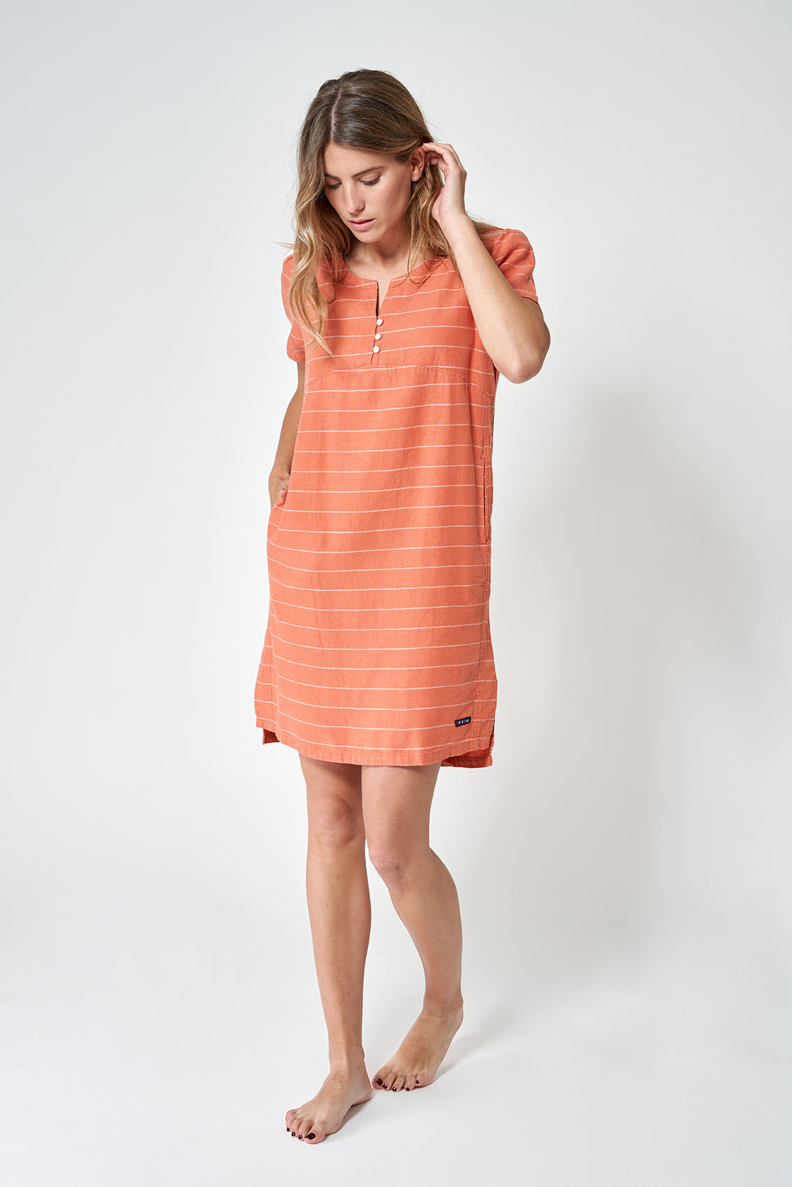3-button printed linen dress