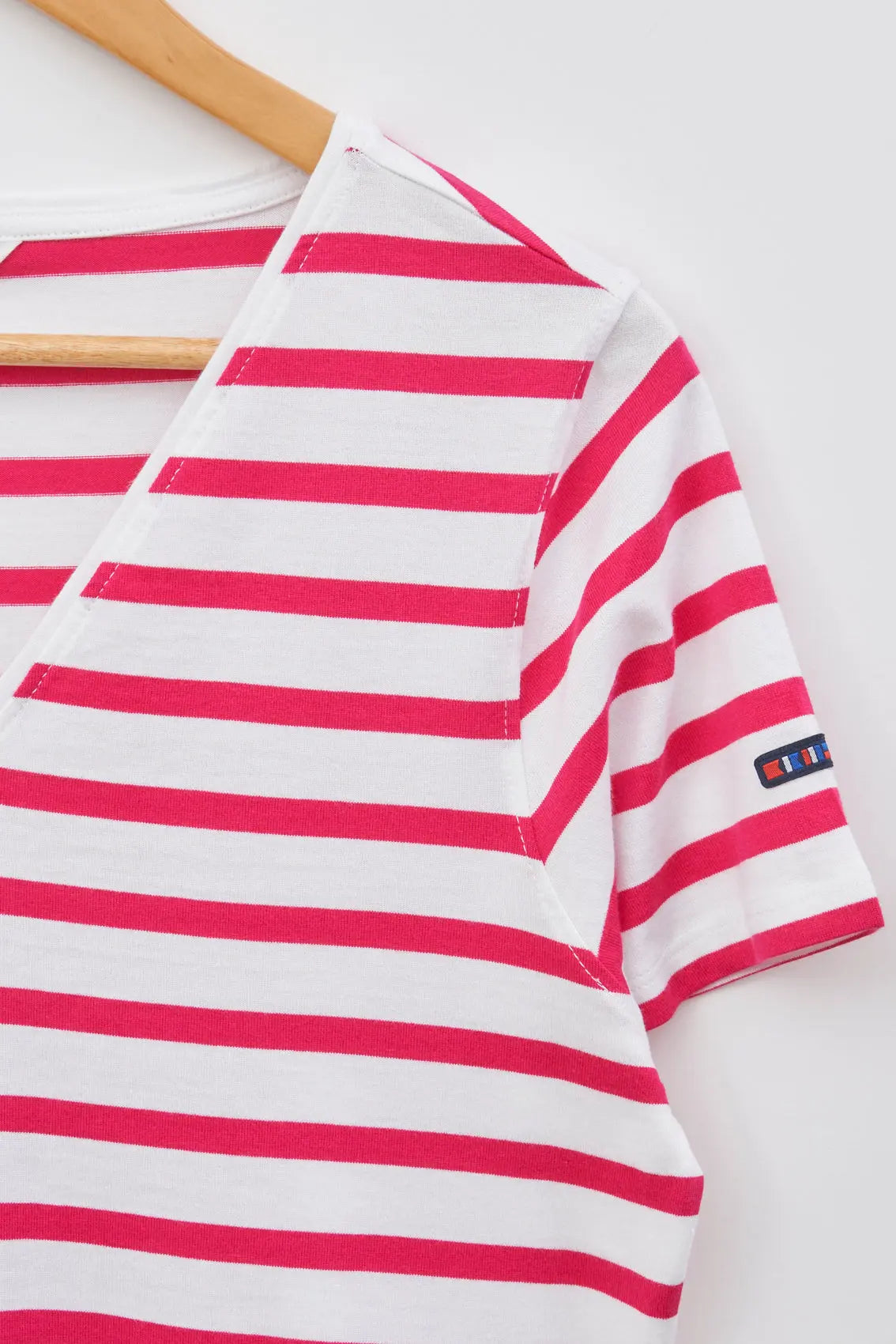Camiseta a rayas cuello pico algodón 180 gr