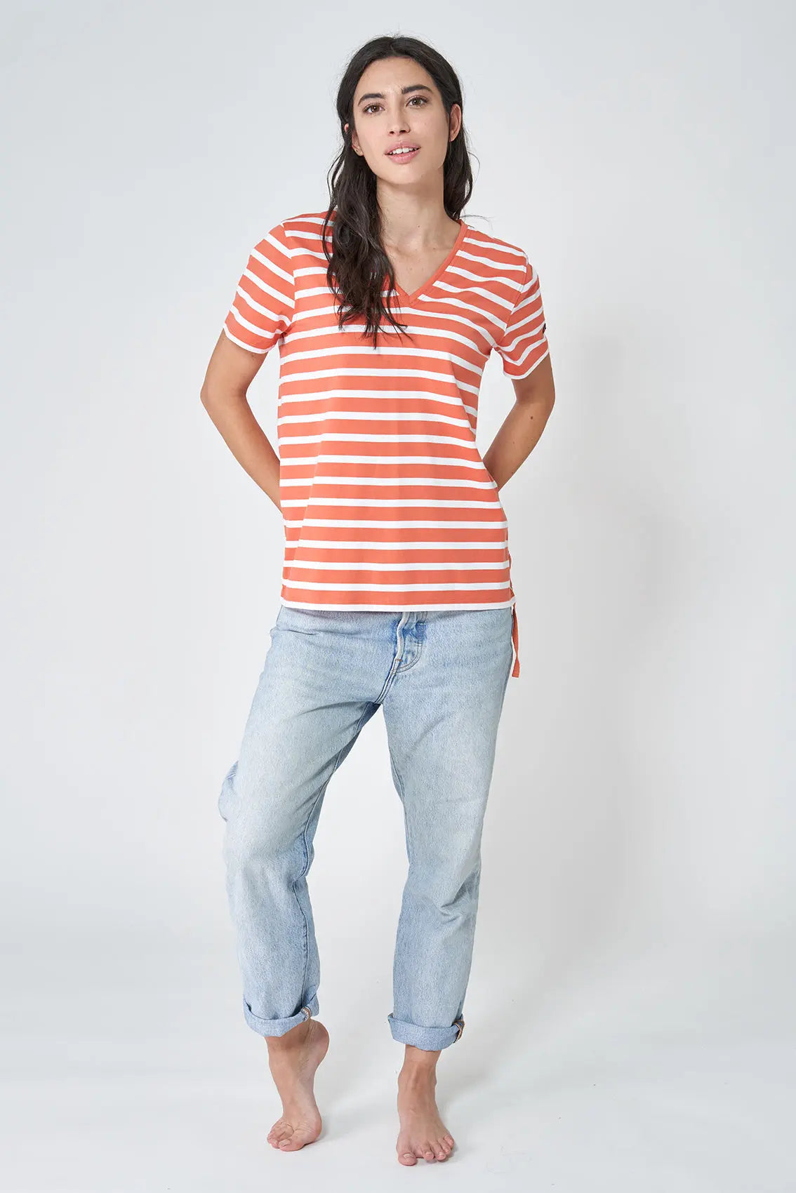 Camiseta a rayas cuello pico algodón 180 gr