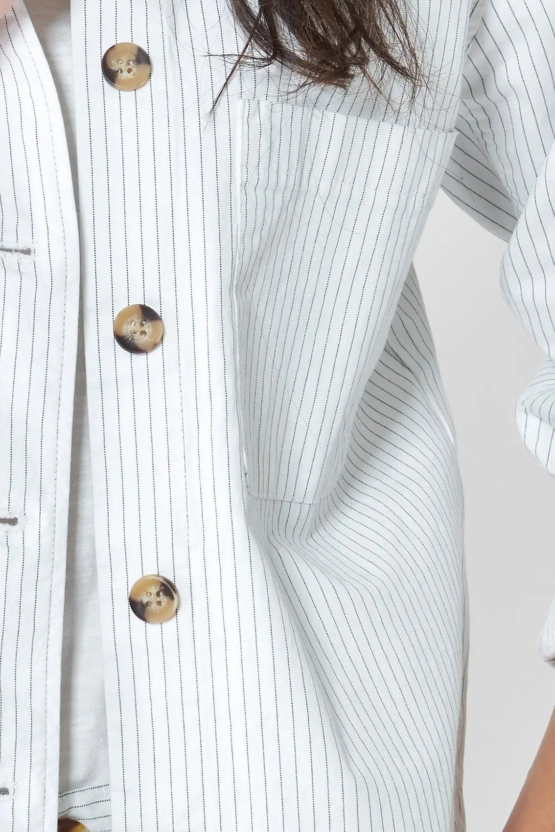 Veste pour femme en coton sergé, avec des boutons et des poches frontales