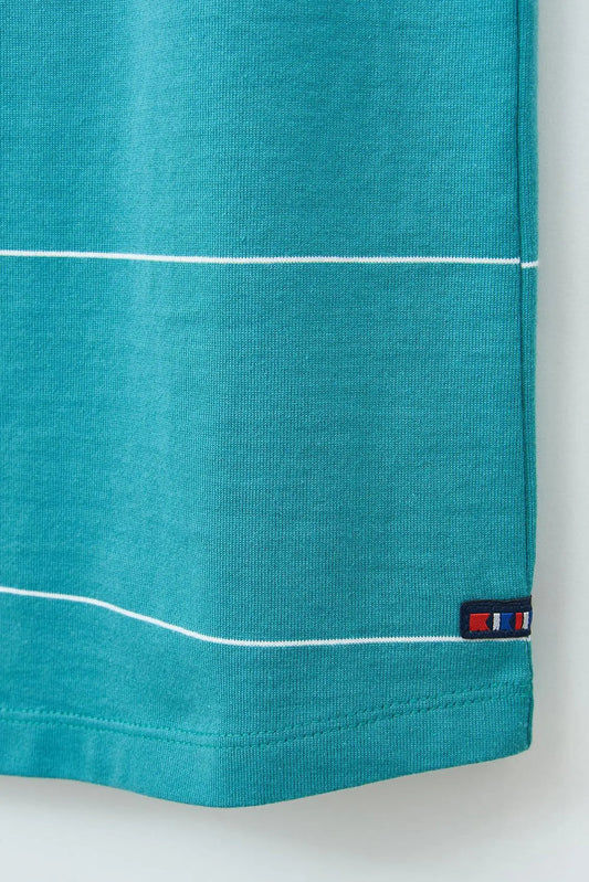 Tee shirt rayé à manches courtes à encolure bateau et pattes de boutonnage aux épaules