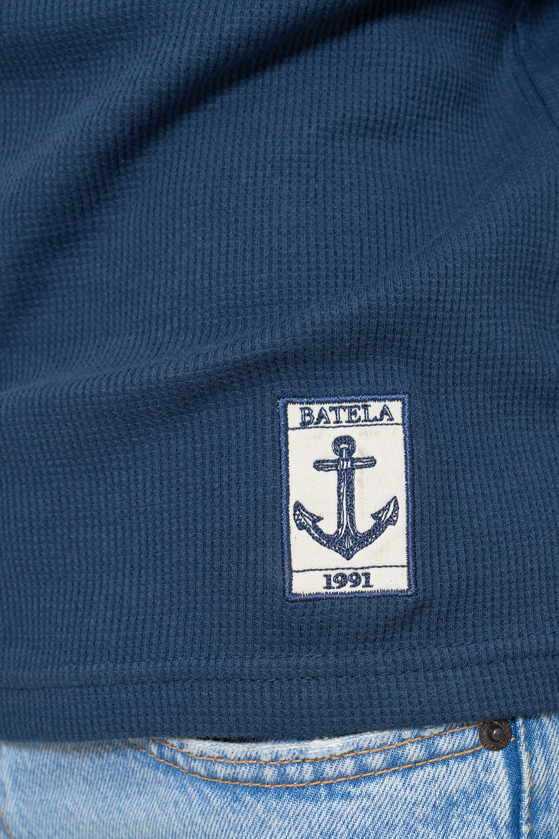 T-shirt à col montant en tissu gaufré