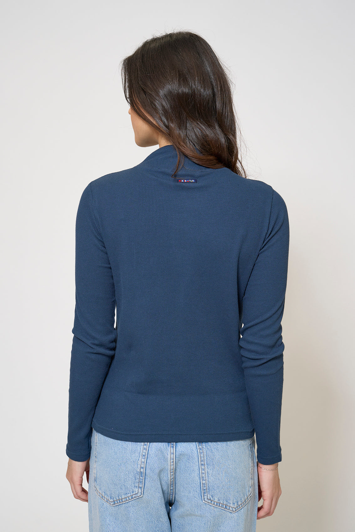 T-shirt à col montant en tissu gaufré