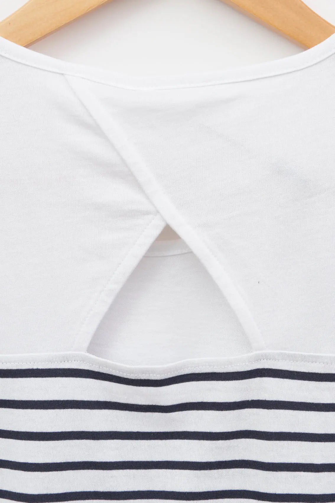 Short-sleeved striped T-shirt with round neck and buttons