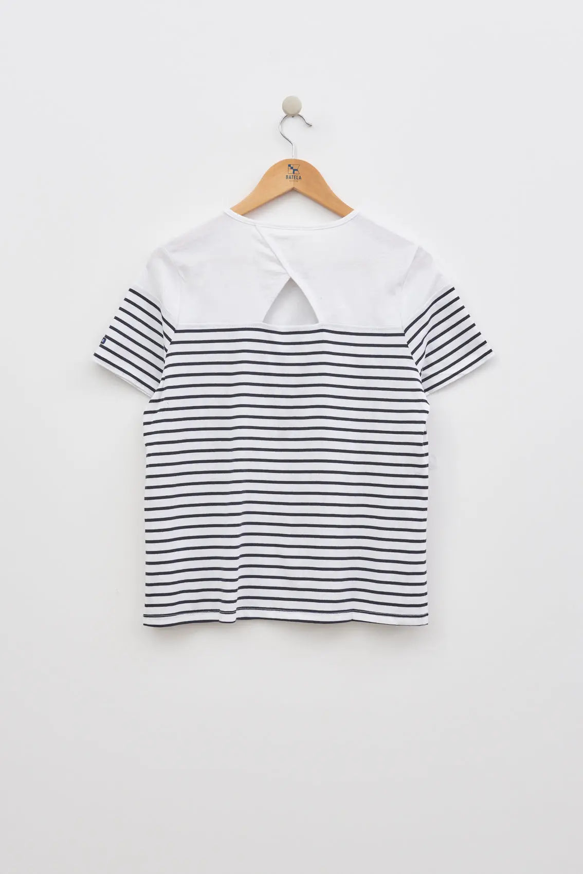 Short-sleeved striped T-shirt with round neck and buttons