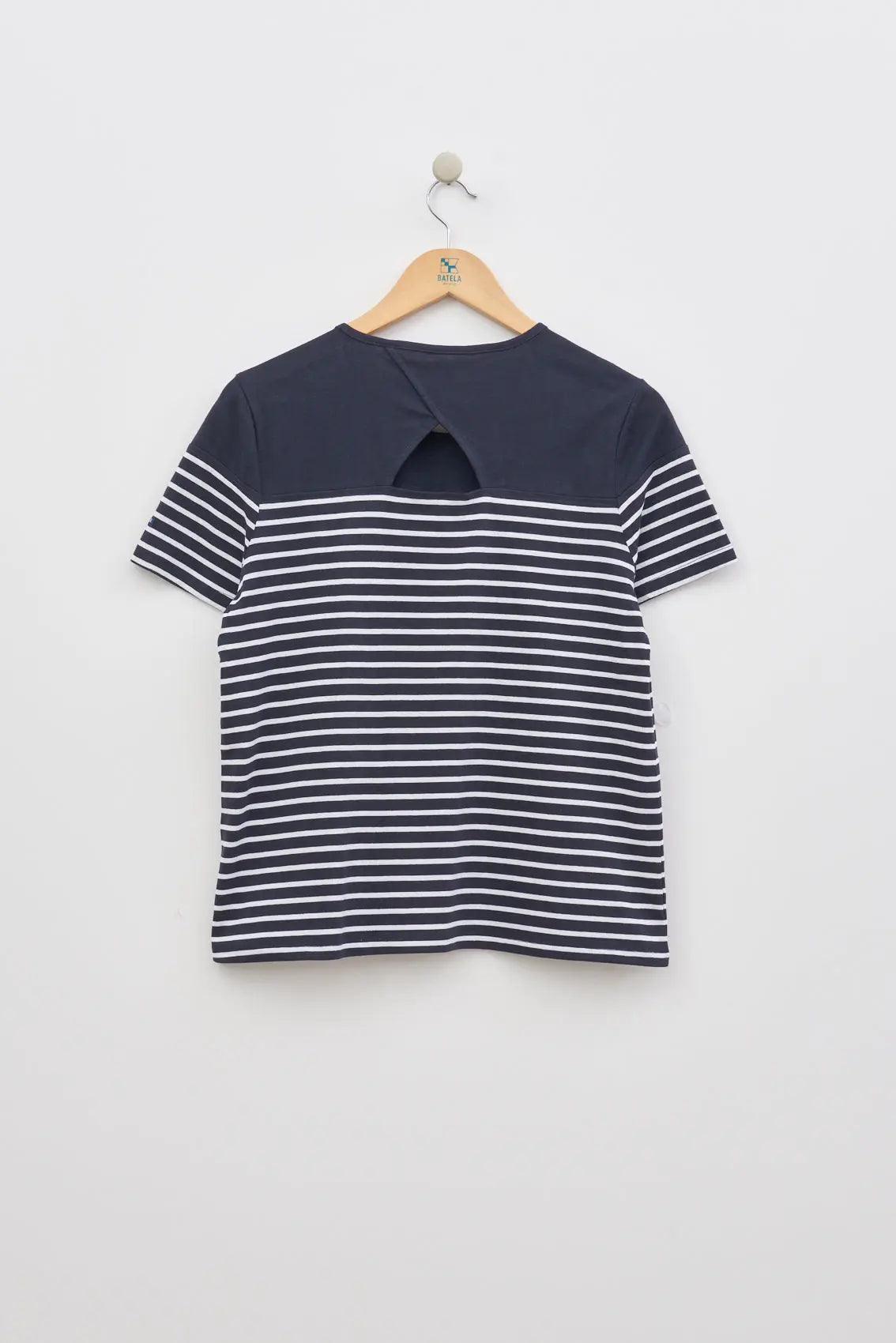Short-sleeved striped T-shirt with round neck and buttons