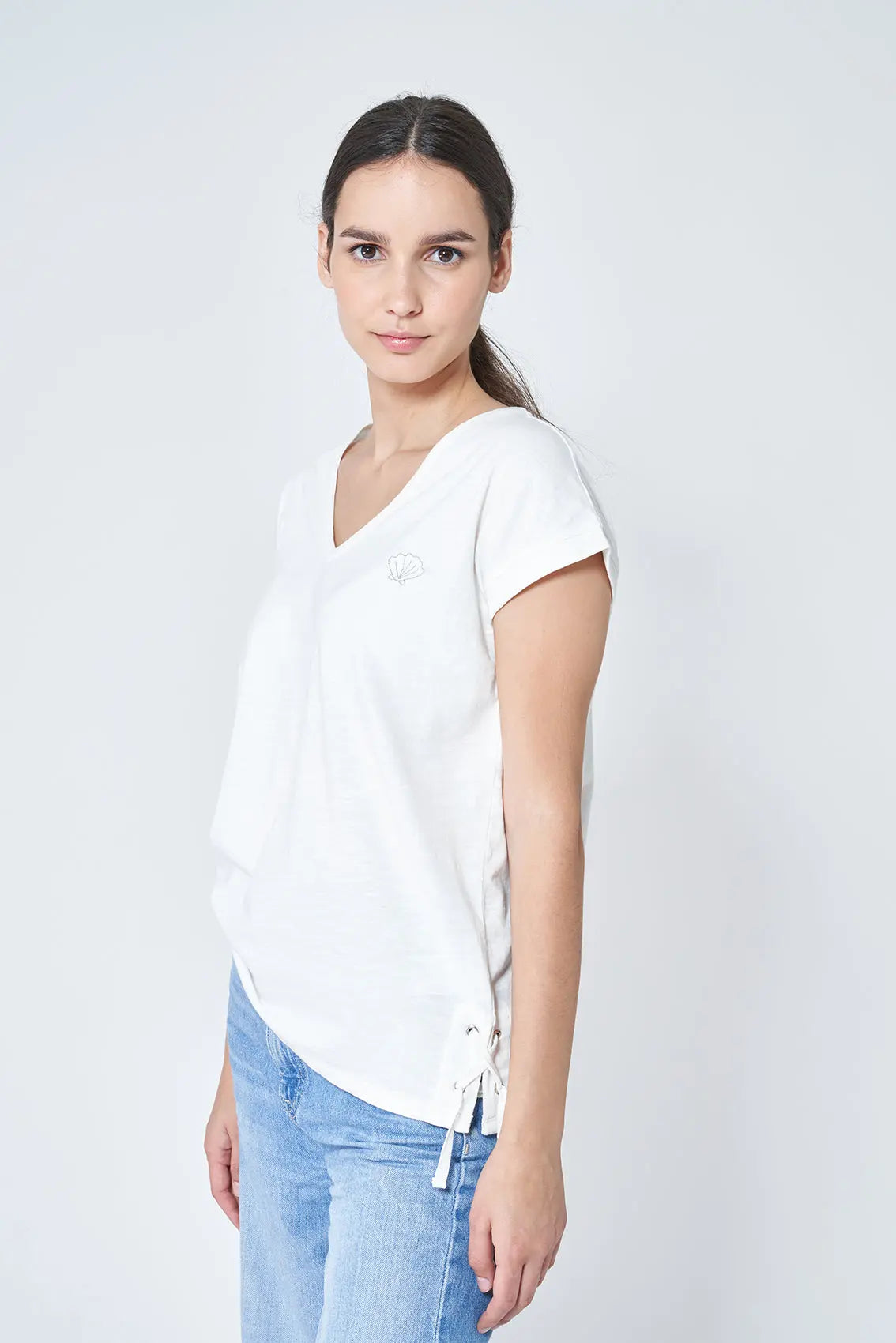 Short-sleeved V-neck cotton T-shirt
