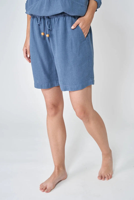 Linen and Tencel shorts with drawstring.