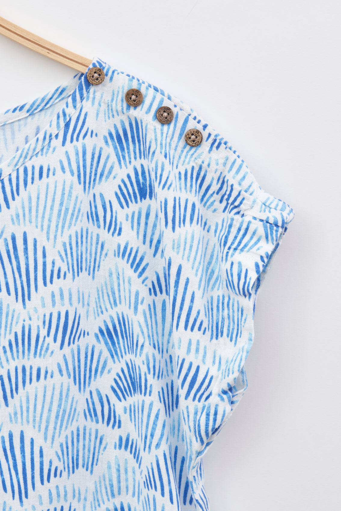 Short-sleeved striped T-shirt in linen and viscose