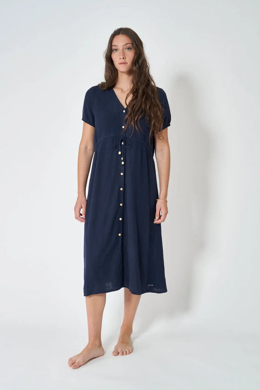 Soineko luzea, liho eta biskosazkoa, botoiekin eta lokarri doigarriarekin