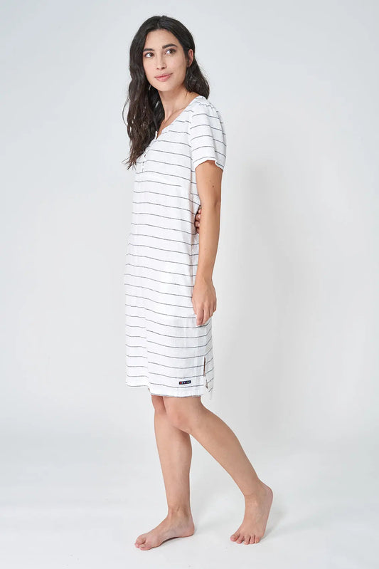 Robe courte rayée fluide à manches courtes avec encolure tunisienne