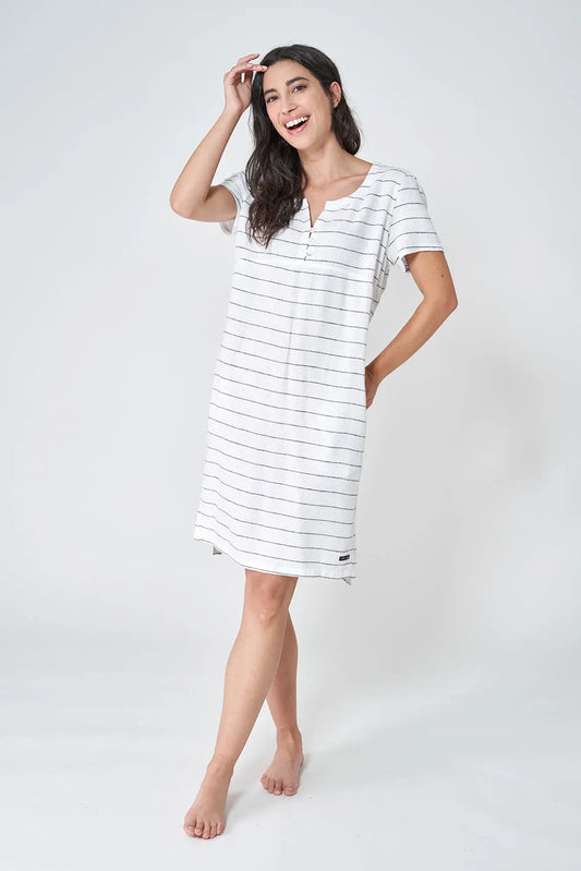 Robe courte rayée fluide à manches courtes avec encolure tunisienne