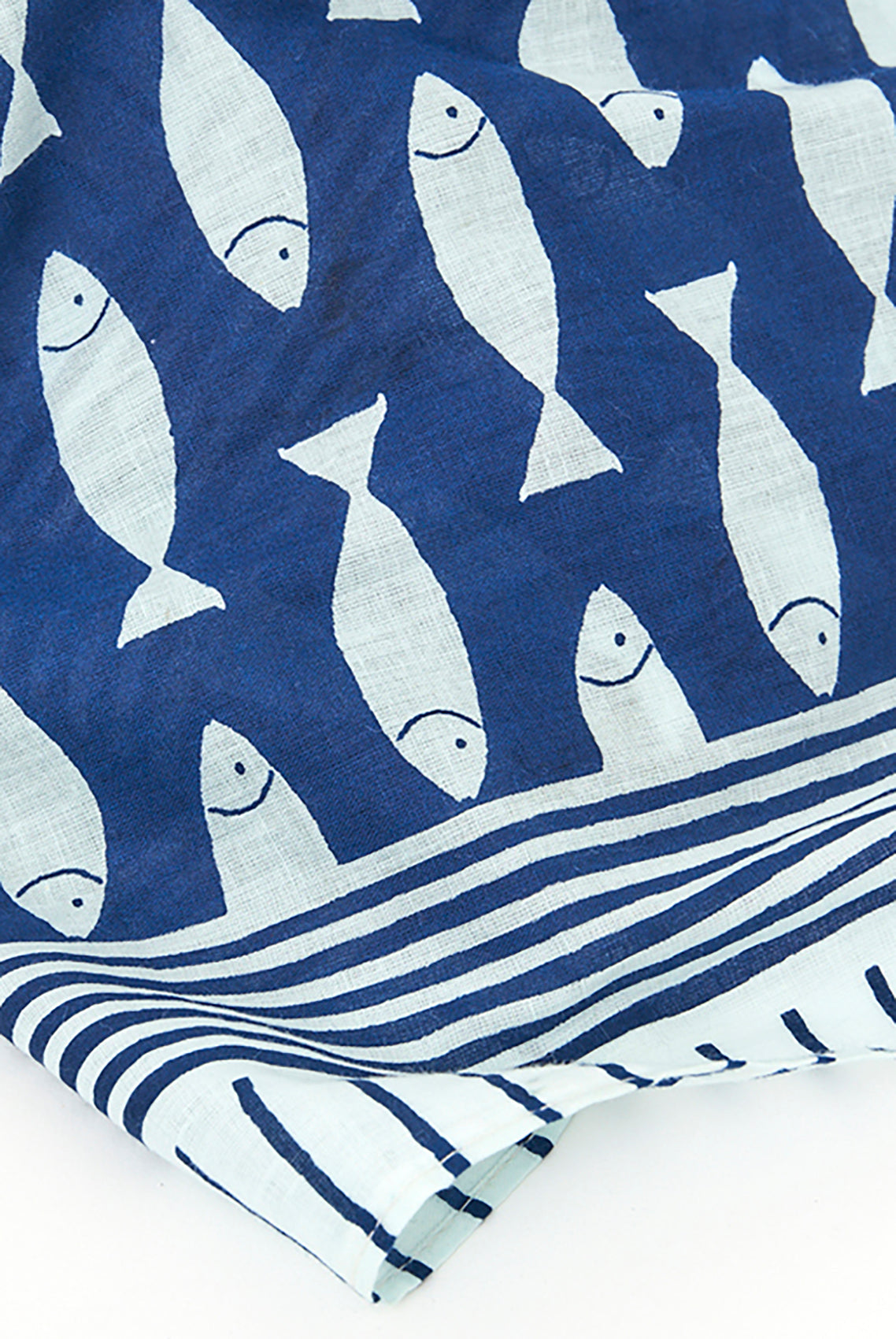 Fular estampado peces Batela Moda SS25