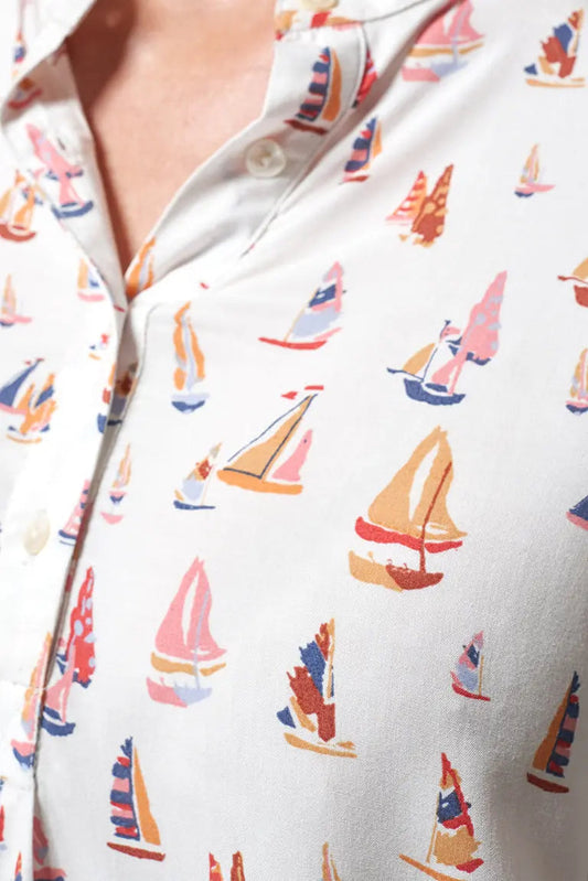 T-shirt ou blouse fine et légère, avec voiliers
