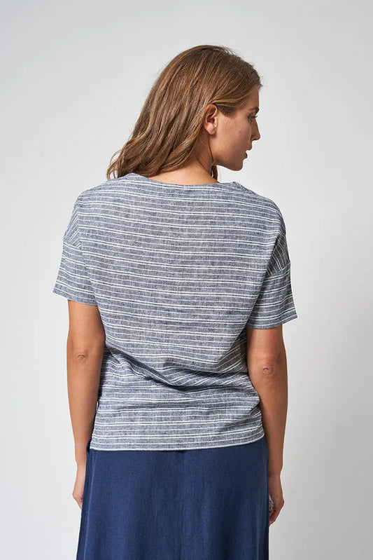 Camiseta de lino y viscosa con cuello en pico