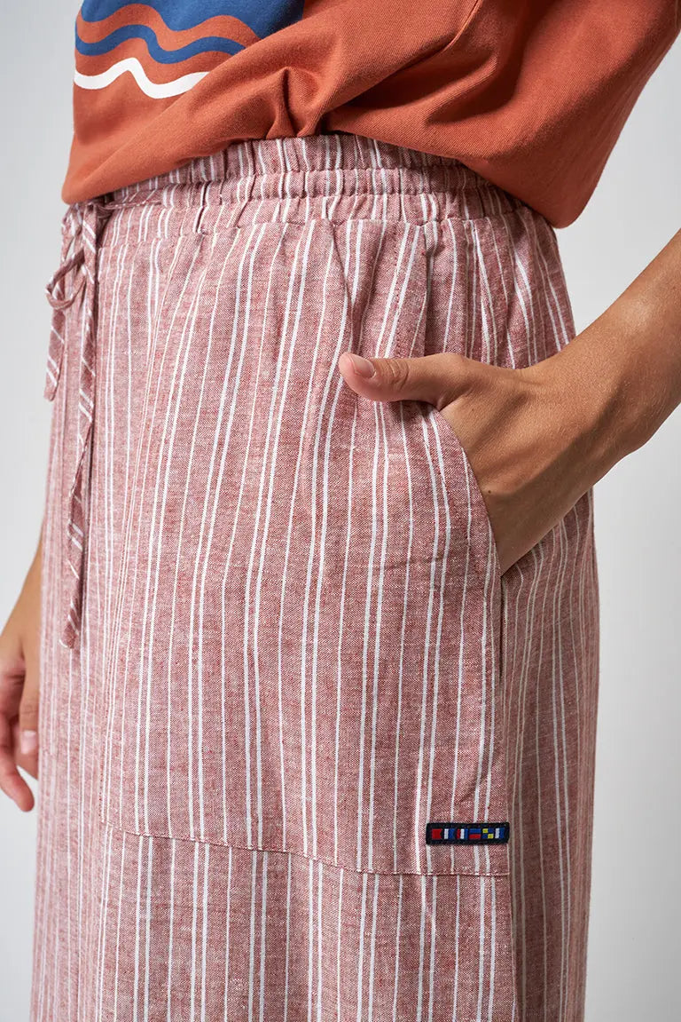 Falda larga confeccionada en lino y viscosa