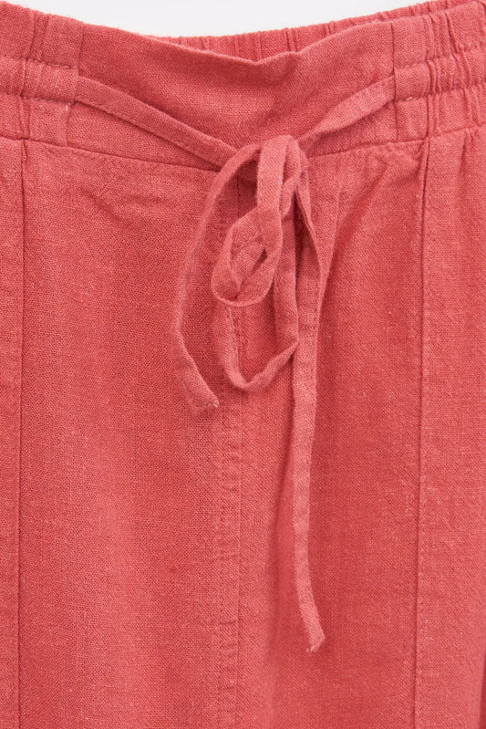 Jupe longue confectionnée en lin et viscose