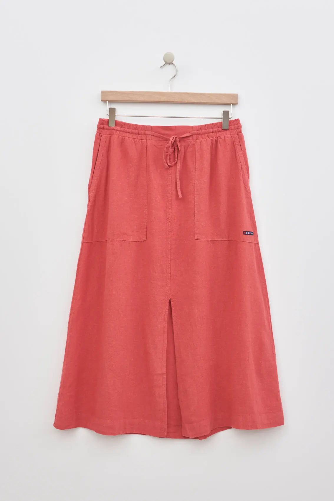 Jupe longue confectionnée en lin et viscose