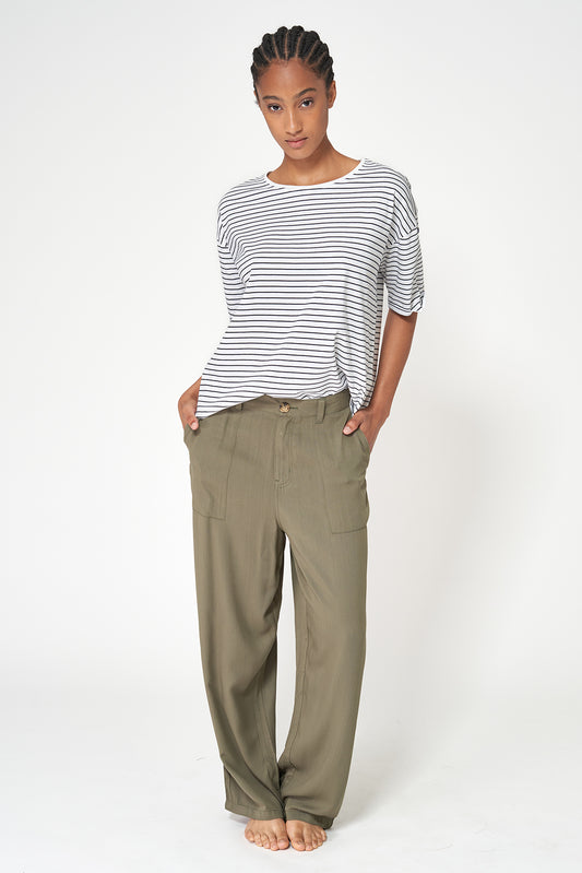 Camiseta a rayas con botones en la espalda