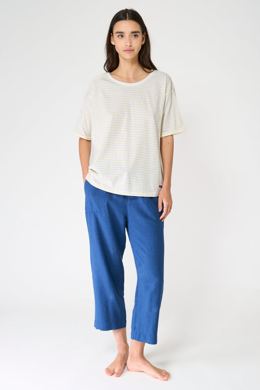 Camiseta a rayas con botones en la espalda