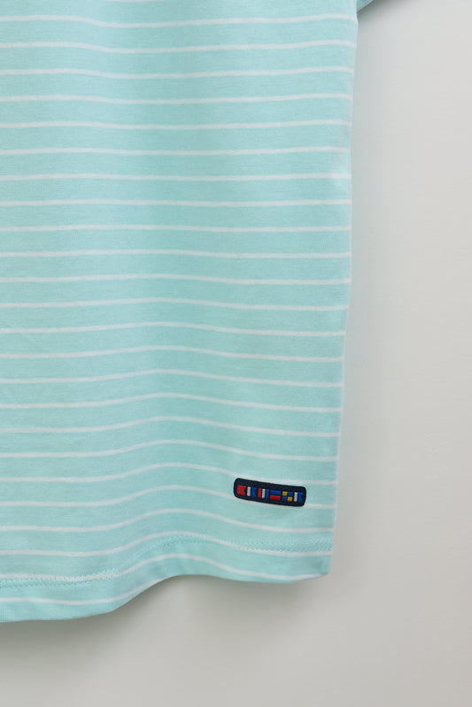 Camiseta a rayas con botones en la espalda