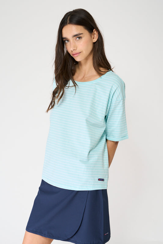 Camiseta a rayas con botones en la espalda