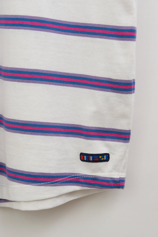 Camiseta a rayas con botones en la espalda