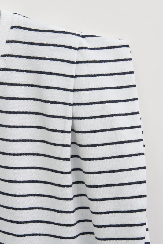 Camiseta a rayas con manga japonesa