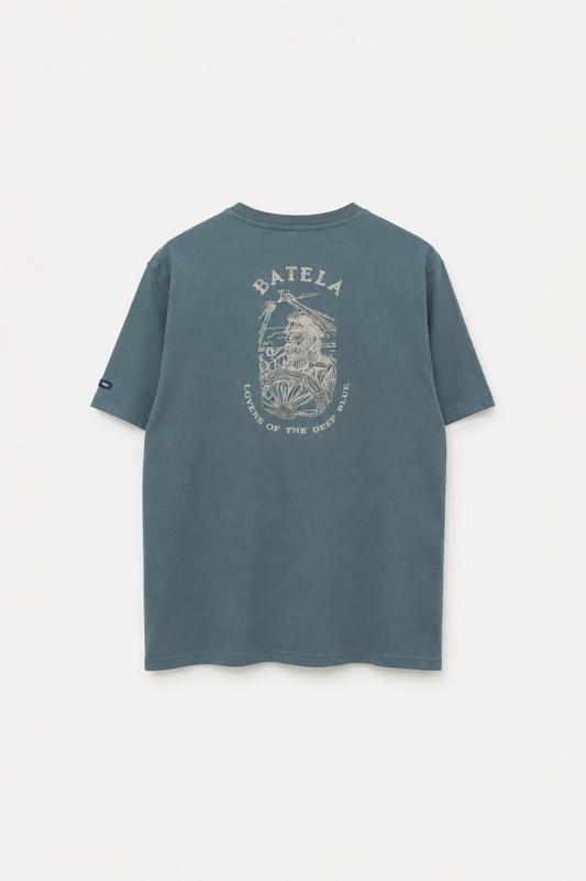 Short-sleeved T-shirt with rear print