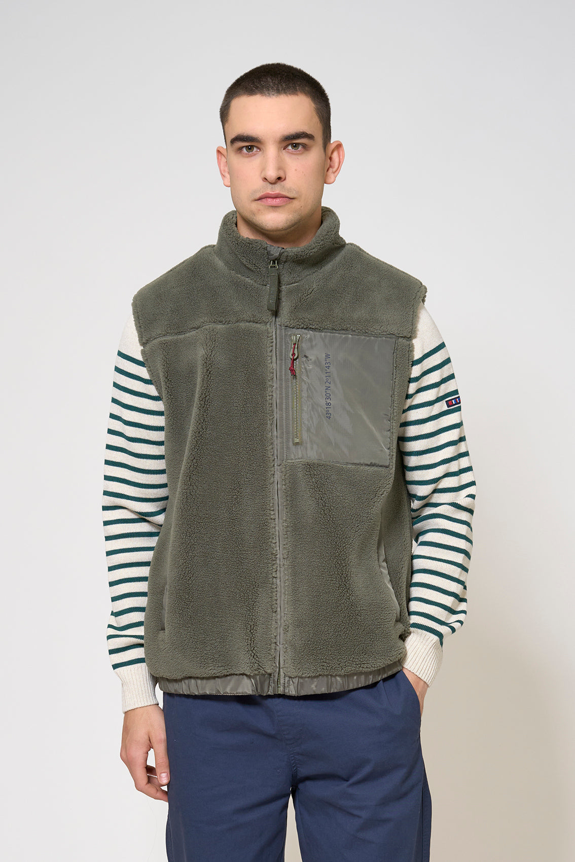 Gilet effet mouton avec poche assortie