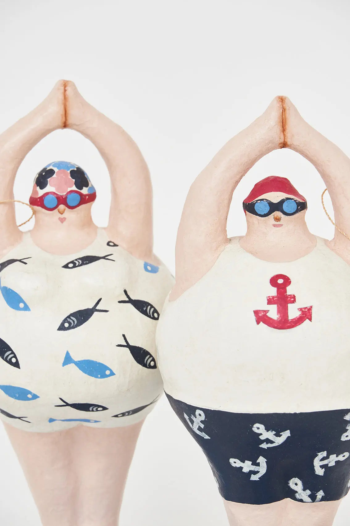 Bañista pequeño en papel maché para colgar - D7170 Batela Deco 2025