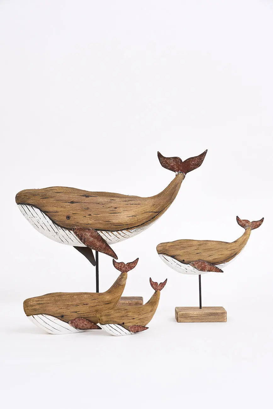 Ballena de madera envejecida con base