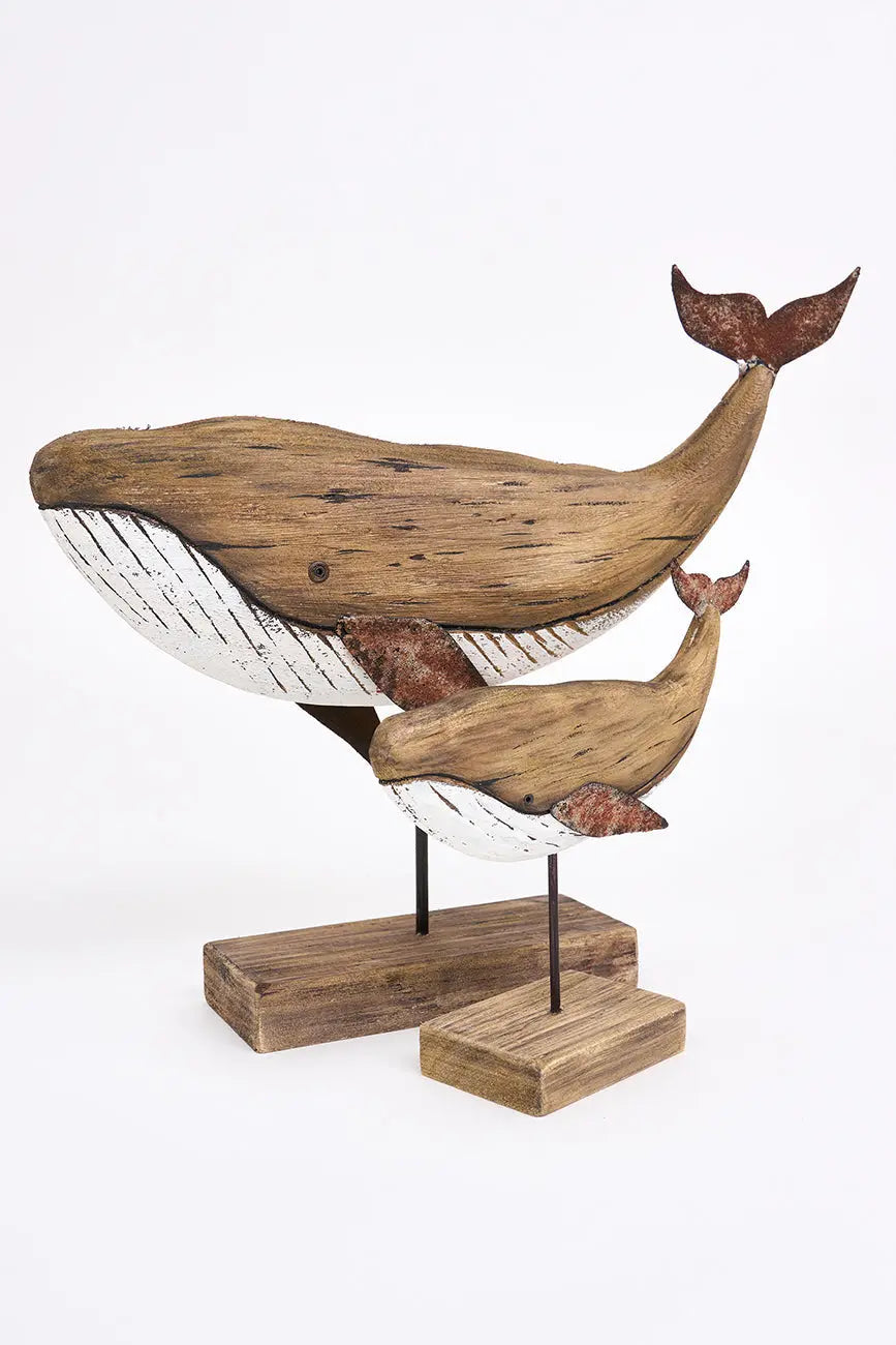 Ballena de madera envejecida con base