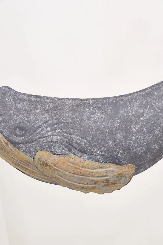 Ballena de metal con soporte para colgar