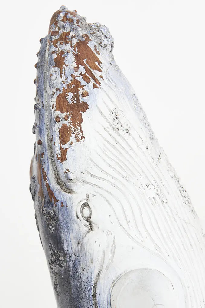 Ballena decorativa en resina azul y blanca Batela Deco 2024