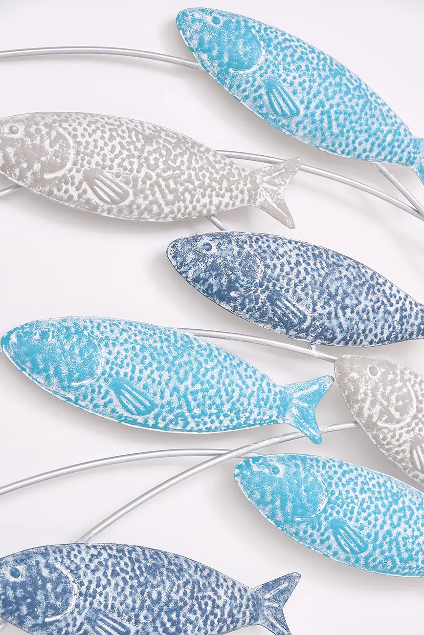 Banco de peces de hojalata enmarcado