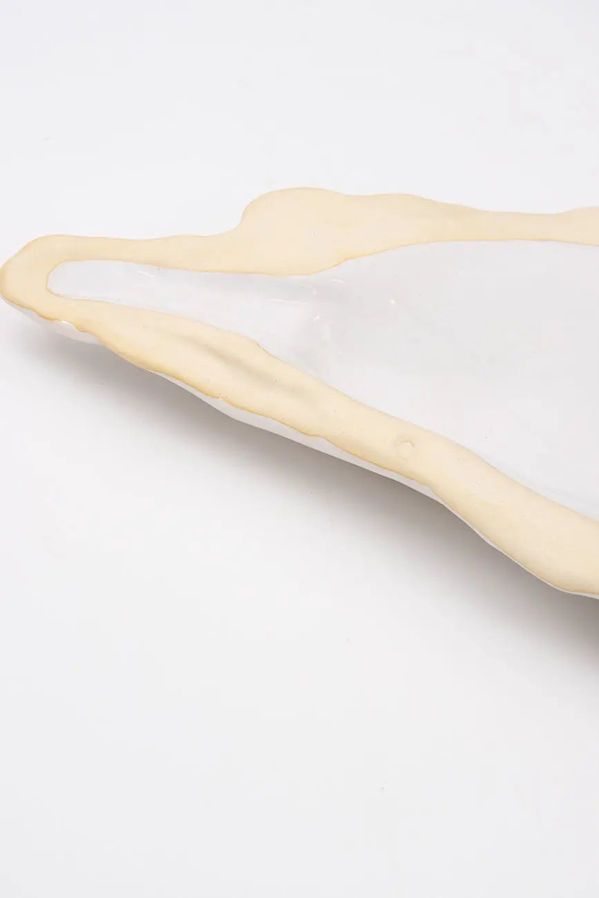 Ceramic oyster-shaped tray