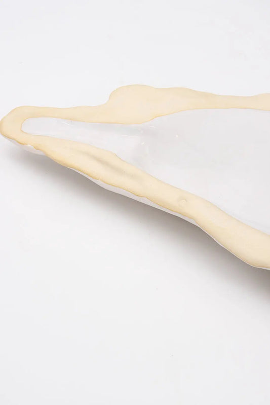 Ceramic oyster-shaped tray