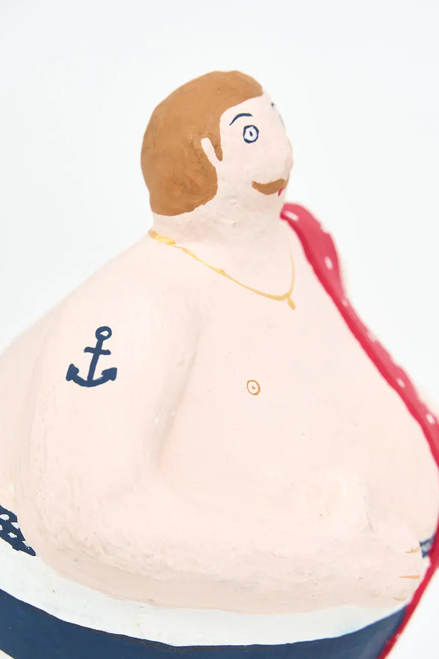 Bañista de época hecho en papel maché.