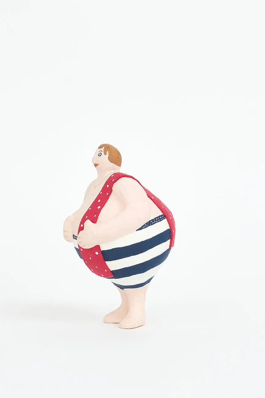 Bañista de época hecho en papel maché.
