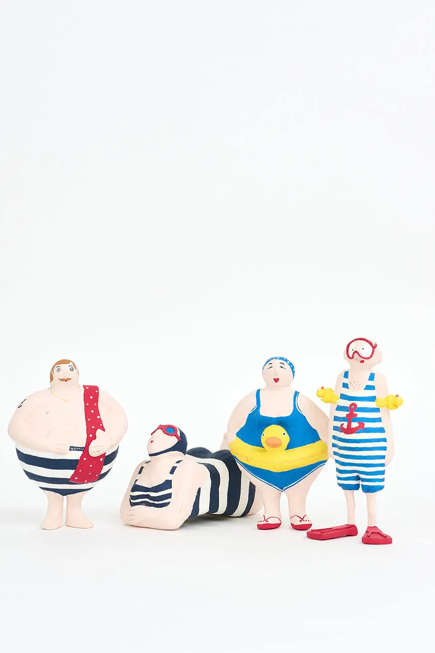 Bañista tumbada de papel maché