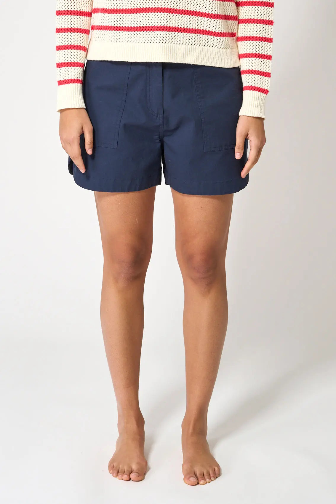 Pantalón corto con bolsillos plastrón