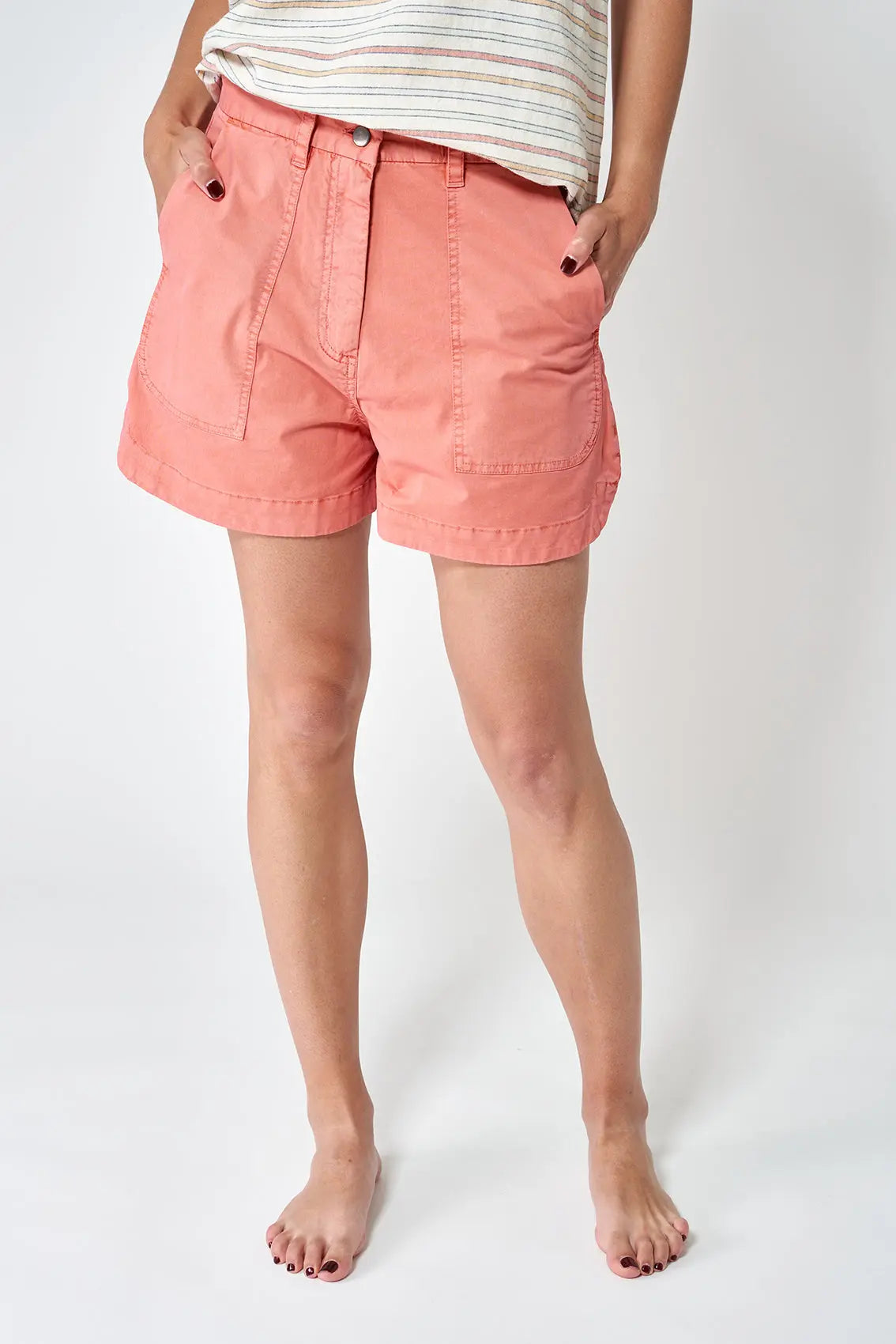 Pantalón corto con bolsillos plastrón