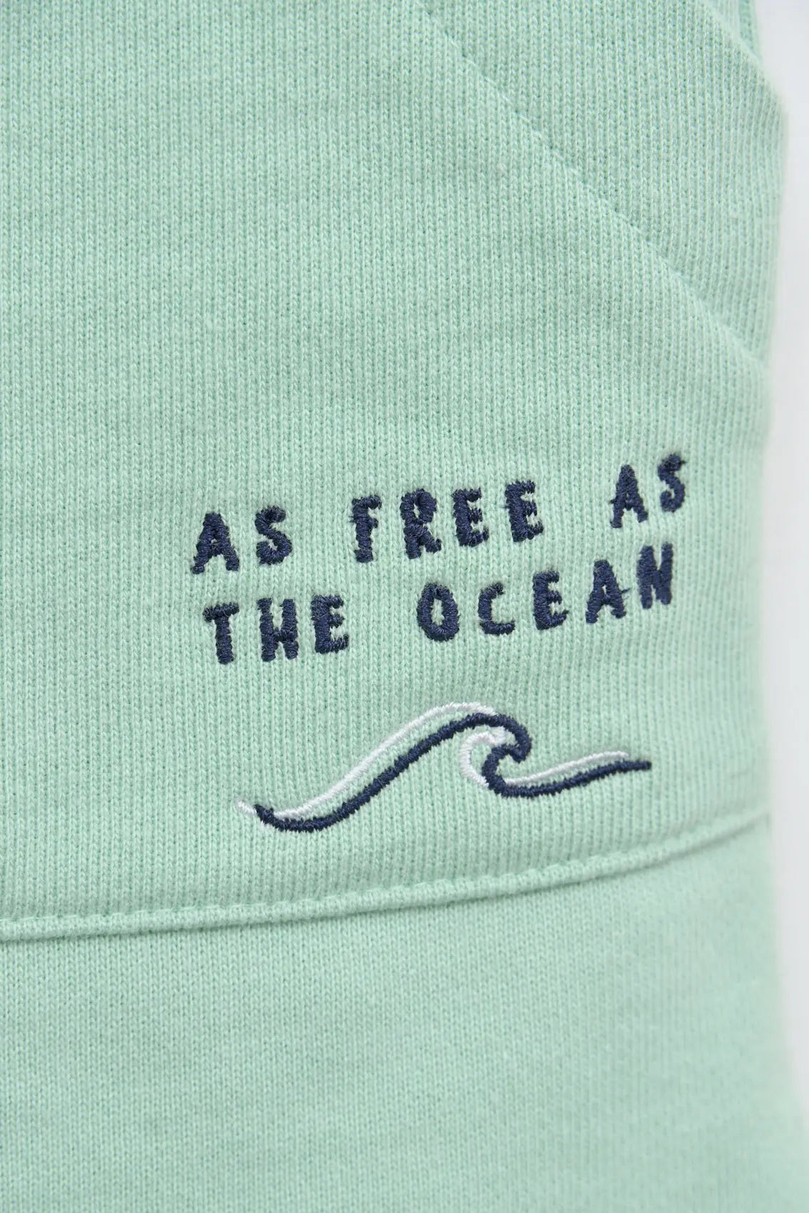 Kotoizko bermudak, 'As free as the ocean’ xehetasuna bordatuta dutenak