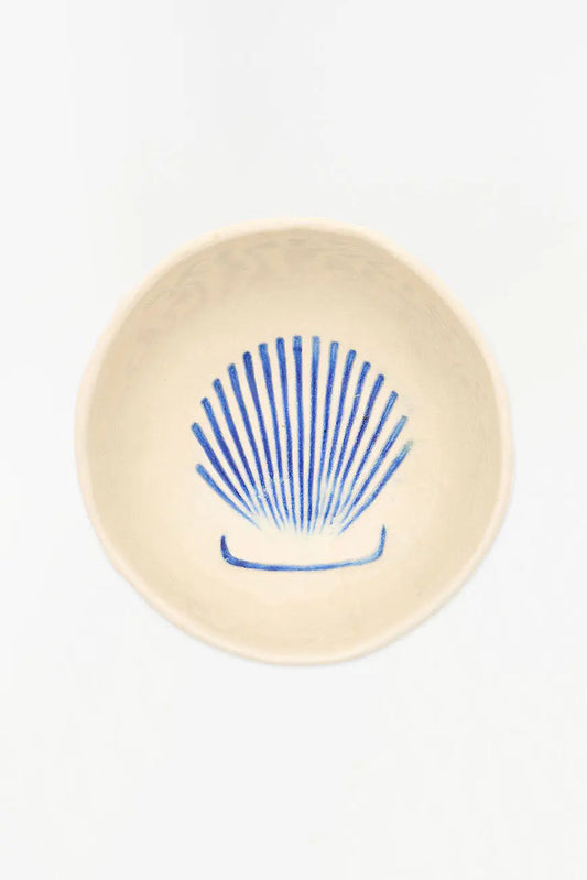 bol de gres con una concha pintada