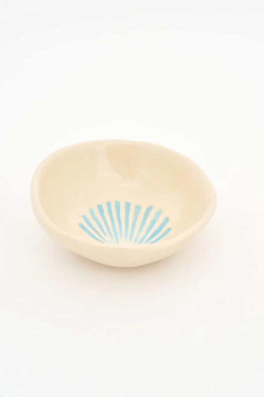 Precioso bol de gres con una concha pintada