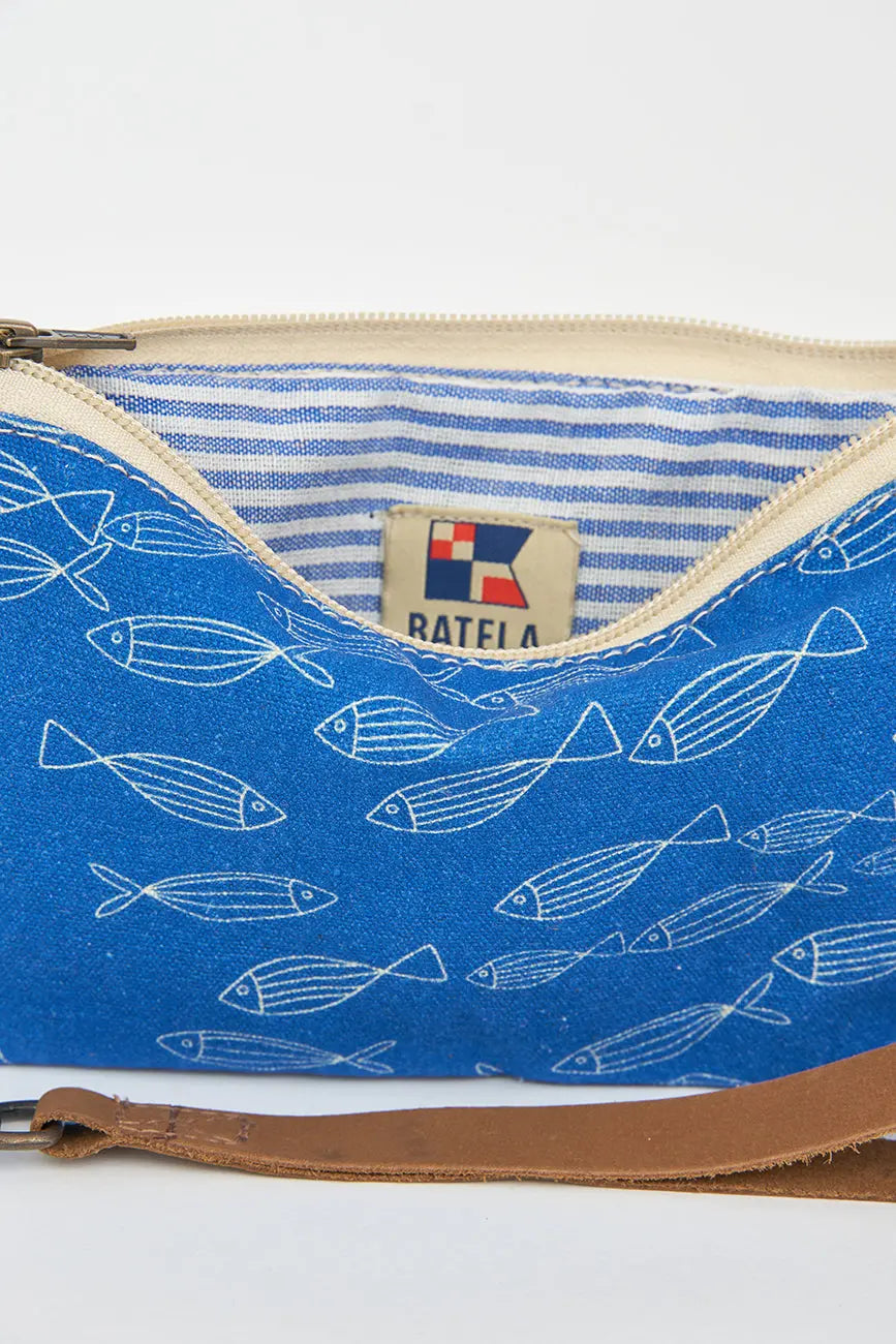 Bolso pequeño o clutch en algodón peces . BATELA