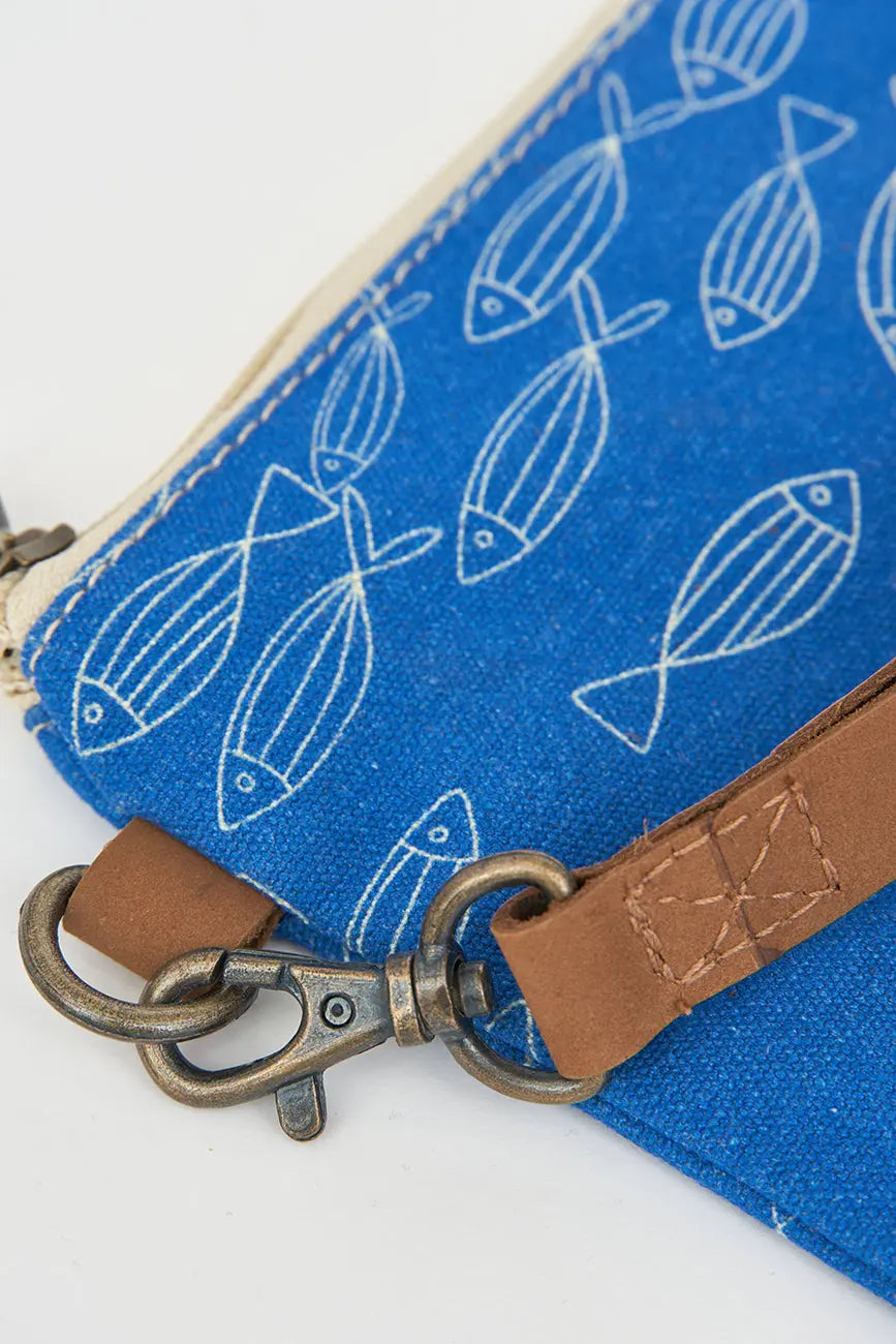 Bolso pequeño o clutch en algodón peces . BATELA